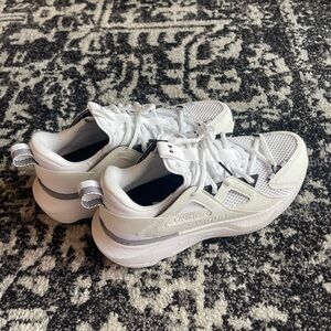 Under Armour Unisex HOVR Infinite MVMNT Shoes